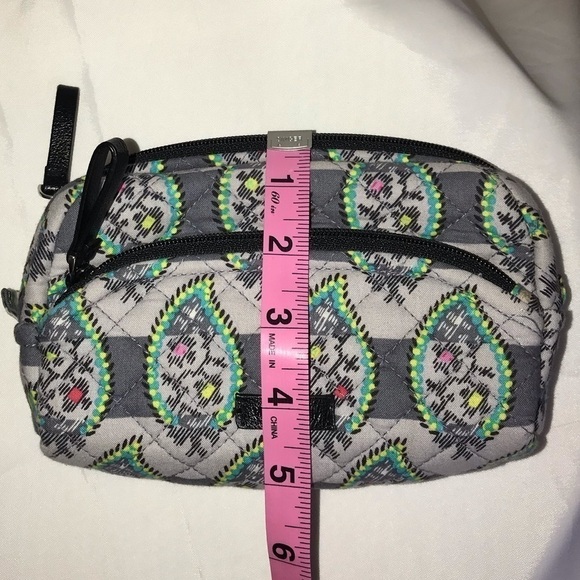 🌻 Vera Bradley Make up bag. - Picture 7 of 8